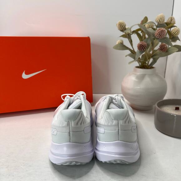 Nike Quest 5 Road Running Shoes White/Pure Platinum Women 9/Men 7.5 NWB - Picture 4 of 9